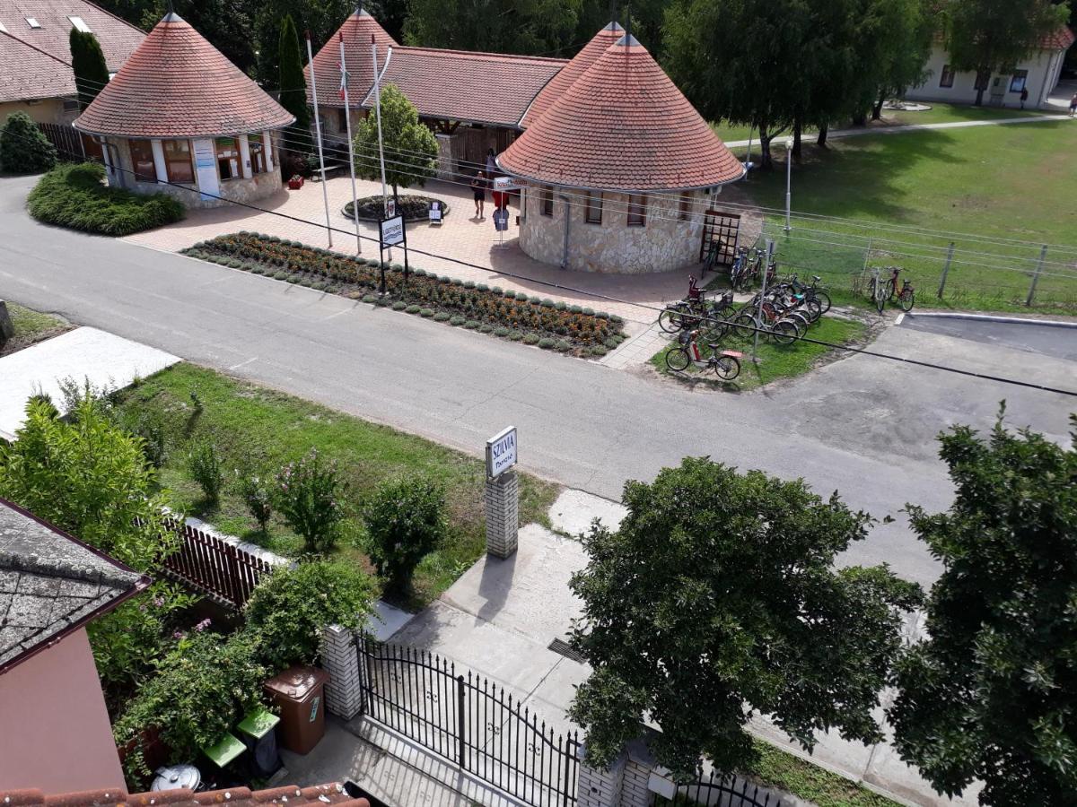 Szilvia Panzió Gyomaendrőd Acomodação com café da manhã Exterior foto