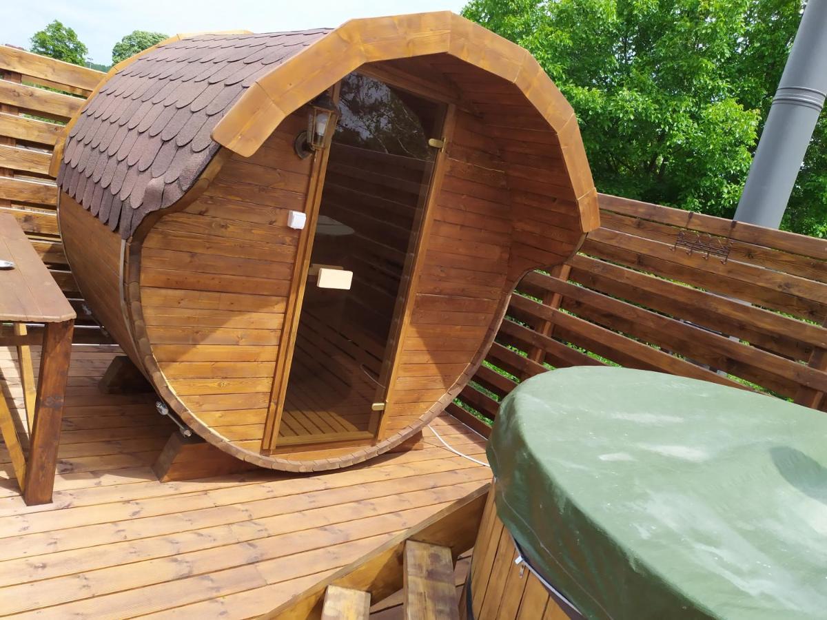 Szilvia Panzió Gyomaendrőd Acomodação com café da manhã Exterior foto