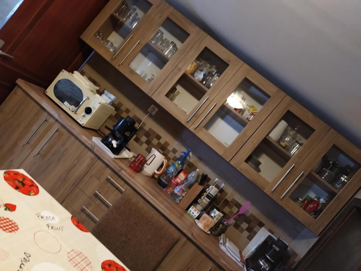 Szilvia Panzió Gyomaendrőd Acomodação com café da manhã Exterior foto