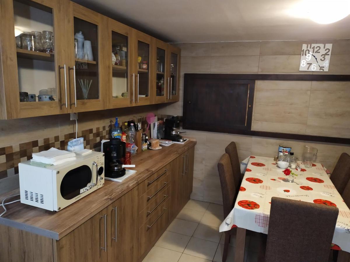 Szilvia Panzió Gyomaendrőd Acomodação com café da manhã Exterior foto